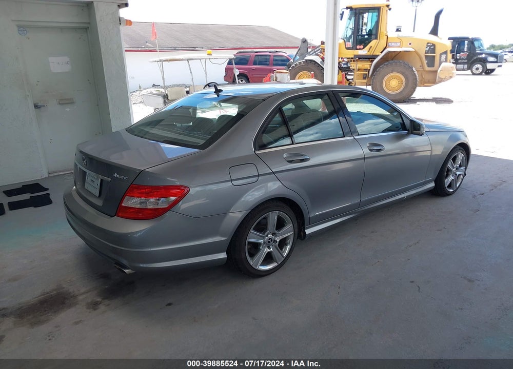 2010 MERCEDES-BENZ C 300 LUXURY/SPORT VIN: WDDGF5EB5AR129679