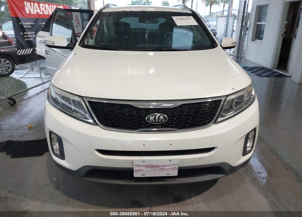 2014 KIA SORENTO LX VIN: 5XYKT4A62EG537027