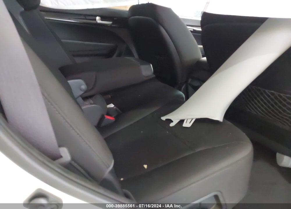 2014 KIA SORENTO LX VIN: 5XYKT4A62EG537027