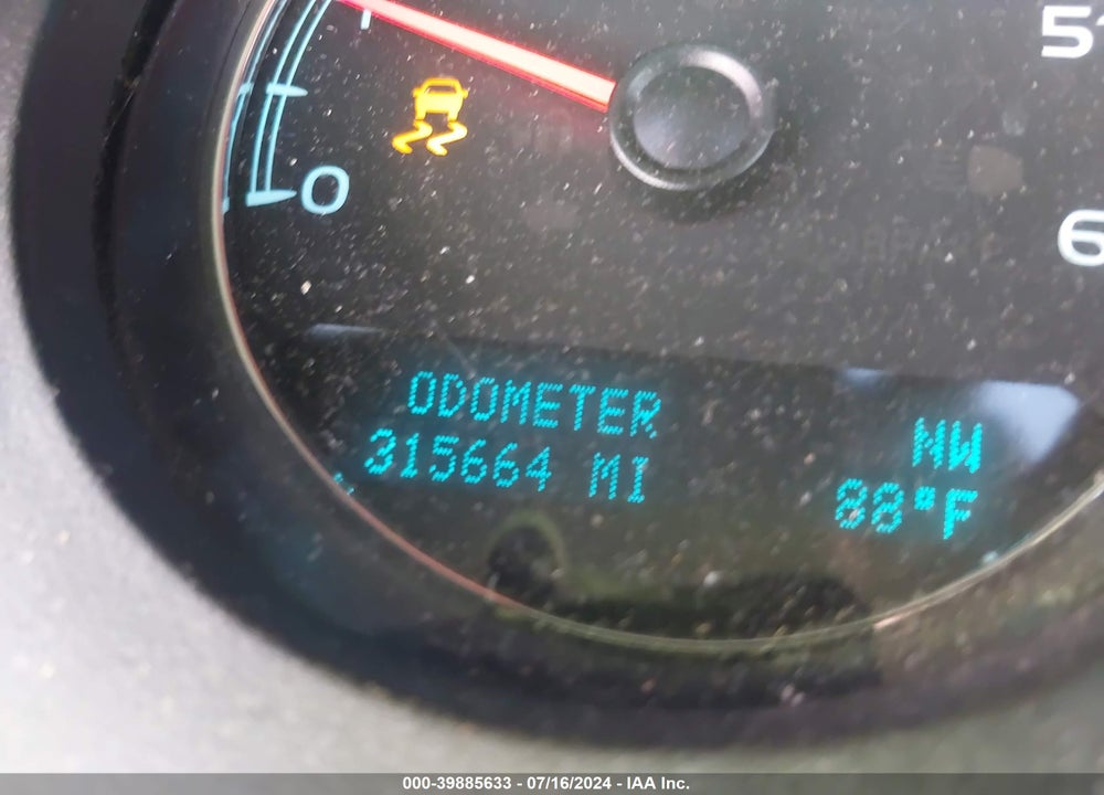 2013 CHEVROLET SUBURBAN 1500 LT VIN: 1GNSCJE08DR318343