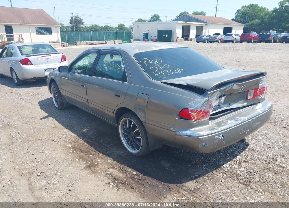 2000 TOYOTA CAMRY LE VIN: JT2BG22K0Y0488188