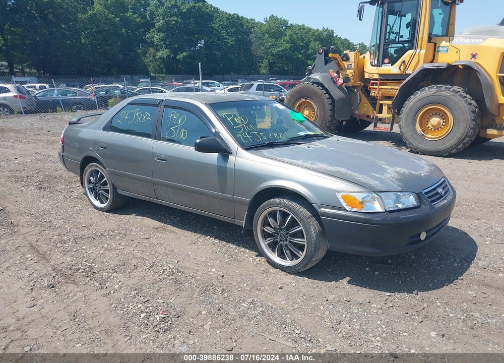 2000 TOYOTA CAMRY LE VIN: JT2BG22K0Y0488188