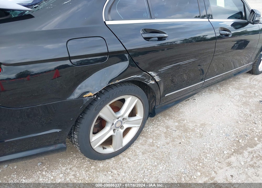 2011 MERCEDES-BENZ C 300 LUXURY 4MATIC/SPORT 4MATIC VIN: WDDGF8BB6BR140875