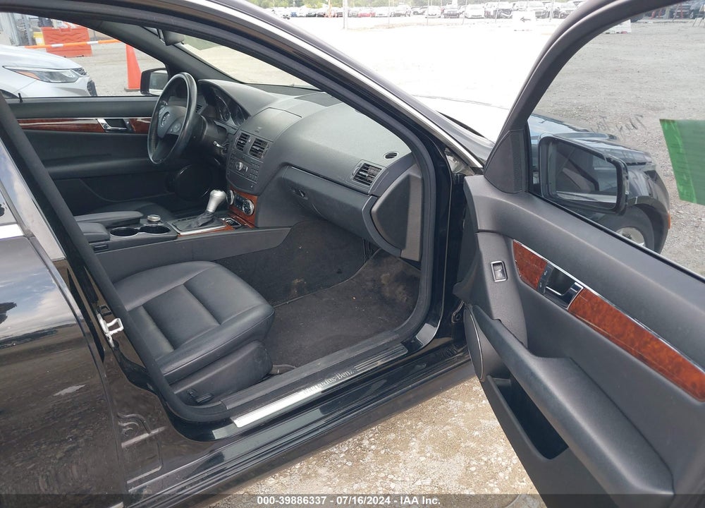 2011 MERCEDES-BENZ C 300 LUXURY 4MATIC/SPORT 4MATIC VIN: WDDGF8BB6BR140875