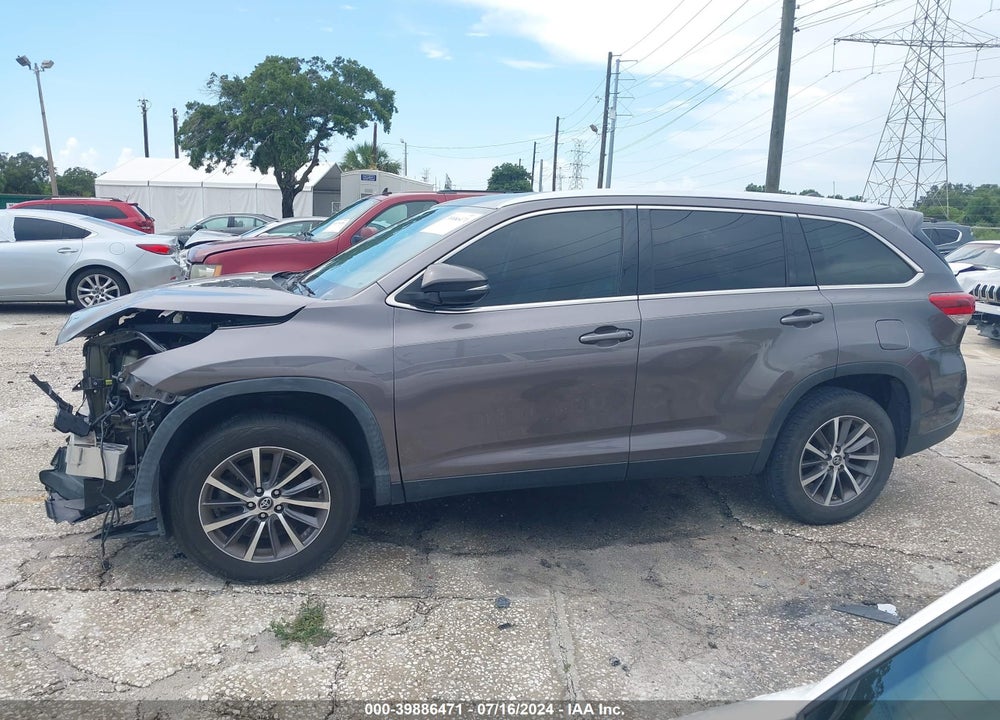2019 TOYOTA HIGHLANDER XLE VIN: 5TDKZRFH1KS560318