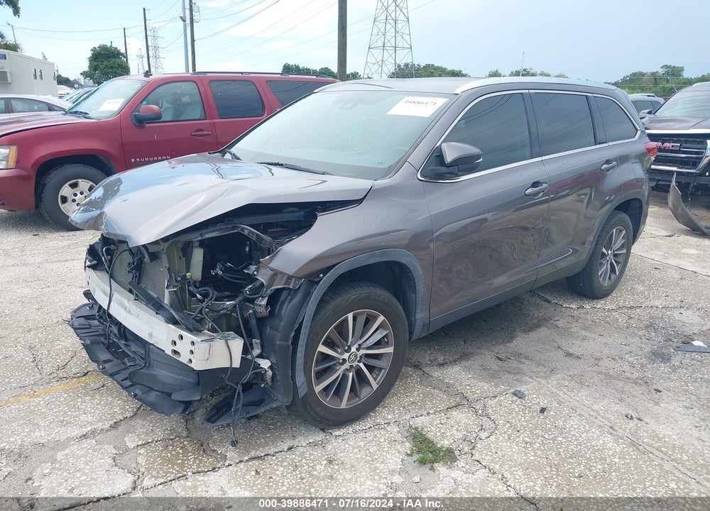 2019 TOYOTA HIGHLANDER XLE VIN: 5TDKZRFH1KS560318