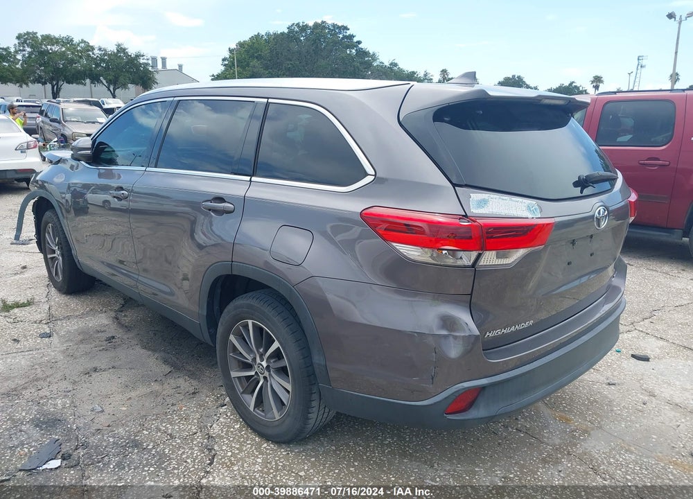 2019 TOYOTA HIGHLANDER XLE VIN: 5TDKZRFH1KS560318