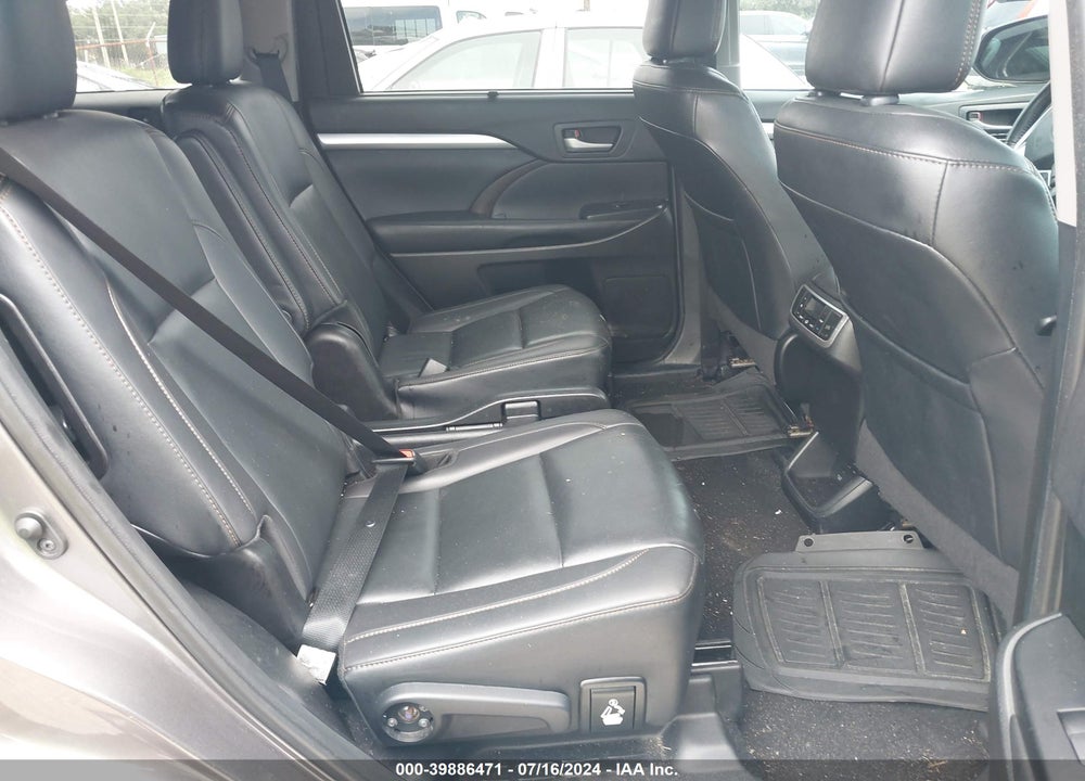 2019 TOYOTA HIGHLANDER XLE VIN: 5TDKZRFH1KS560318