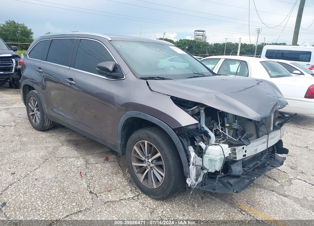 2019 TOYOTA HIGHLANDER XLE VIN: 5TDKZRFH1KS560318