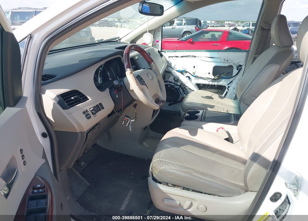 2013 TOYOTA SIENNA LIMITED V6 7 PASSENGER VIN: 5TDYK3DC9DS305941