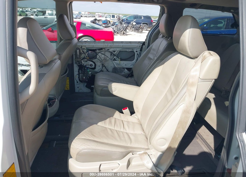 2013 TOYOTA SIENNA LIMITED V6 7 PASSENGER VIN: 5TDYK3DC9DS305941