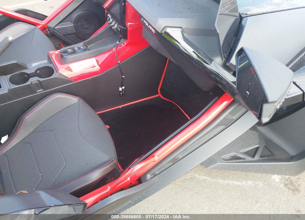 2020 POLARIS SLINGSHOT R VIN: 57XAARHB5L8140084