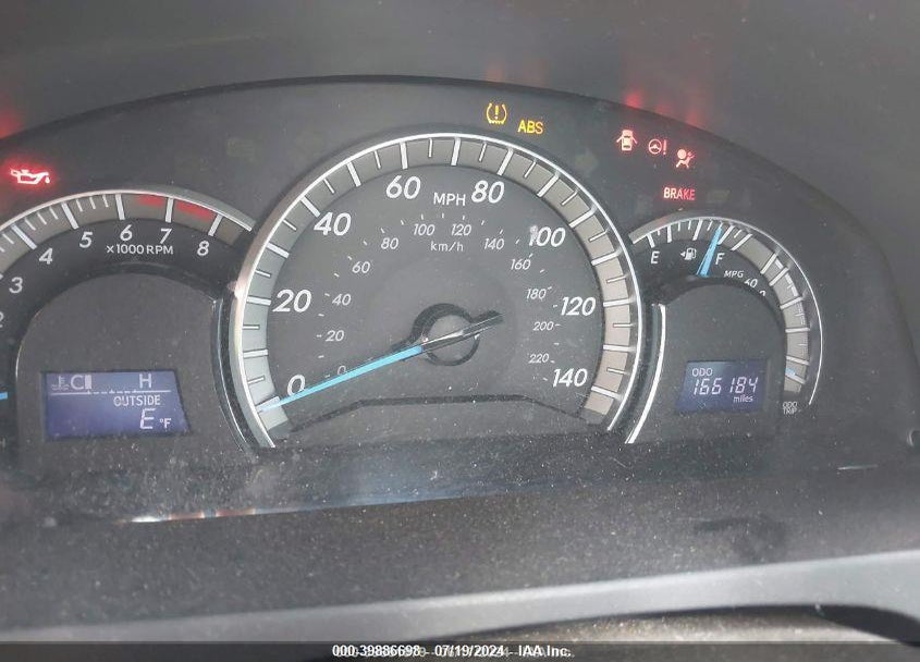 2013 TOYOTA CAMRY SE VIN: 4T1BF1FK2DU677924