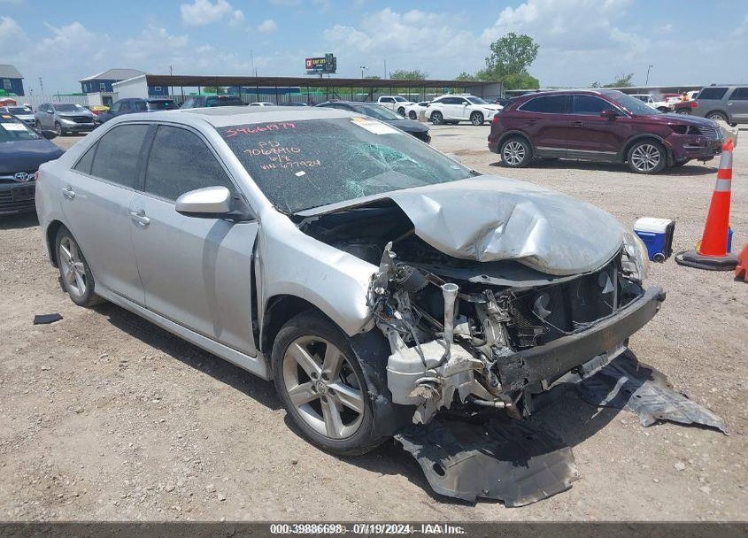 2013 TOYOTA CAMRY SE VIN: 4T1BF1FK2DU677924