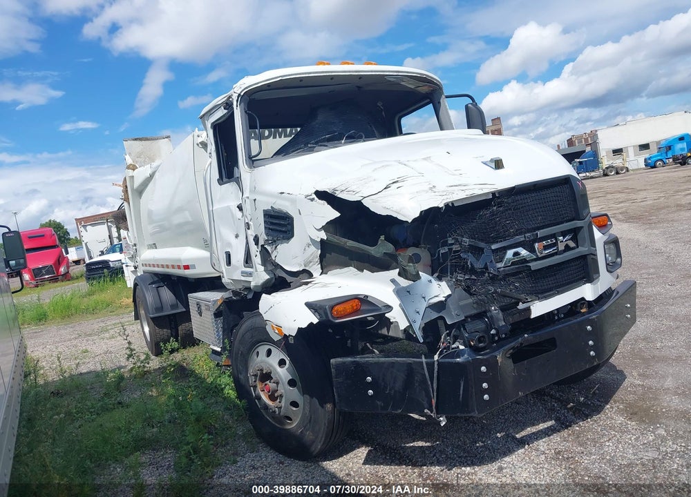 2023 MACK MD VIN: 1M2MDBAA2PS008569