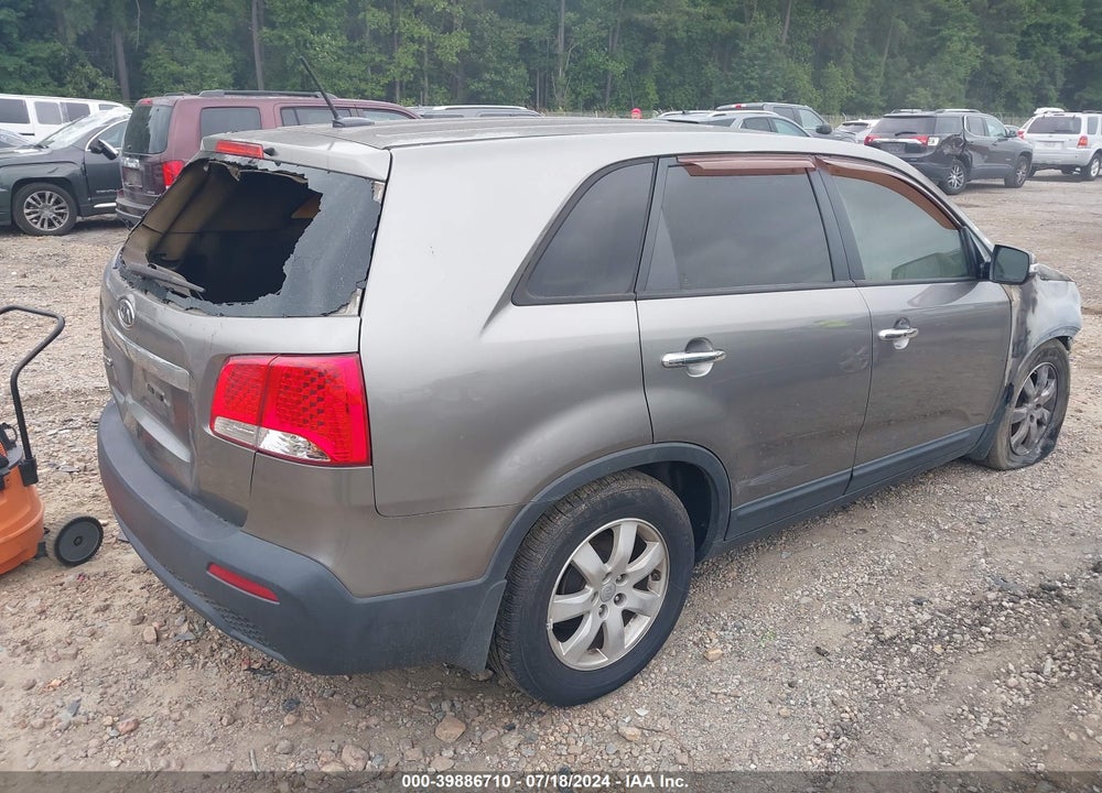 2013 KIA SORENTO LX VIN: 5XYKT3A18DG332518