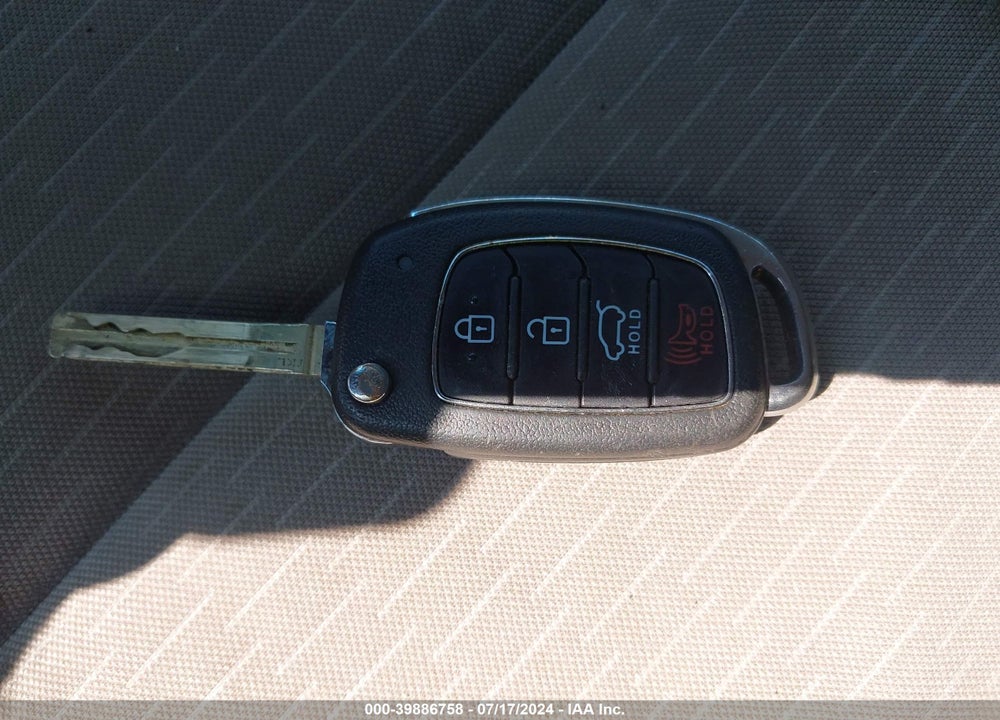 2020 HYUNDAI TUCSON SE VIN: KM8J2CA47LU152237