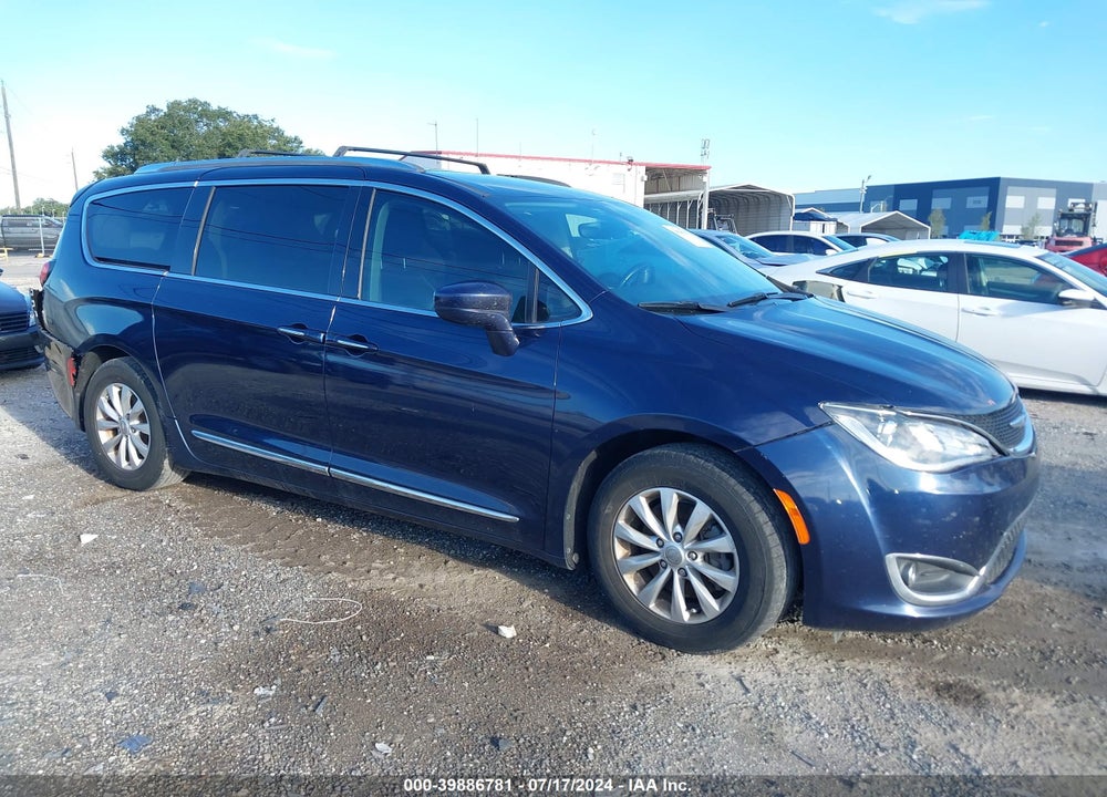 2018 CHRYSLER PACIFICA TOURING L VIN: 2C4RC1BG0JR279813