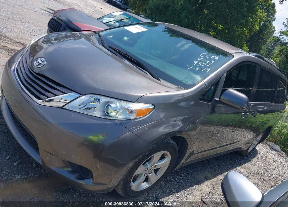 2017 TOYOTA SIENNA LE 8 PASSENGER VIN: 5TDKZ3DCXHS859352