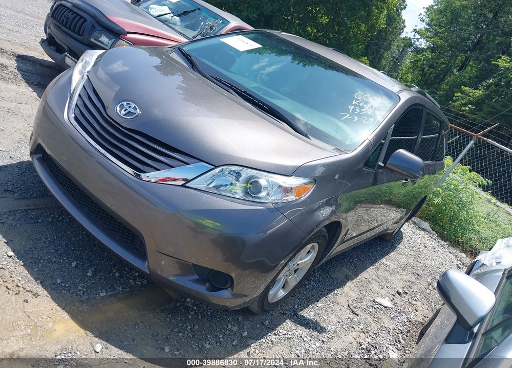 2017 TOYOTA SIENNA LE 8 PASSENGER VIN: 5TDKZ3DCXHS859352