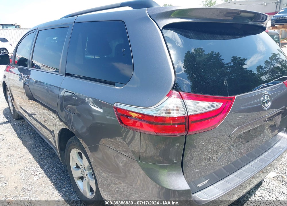 2017 TOYOTA SIENNA LE 8 PASSENGER VIN: 5TDKZ3DCXHS859352