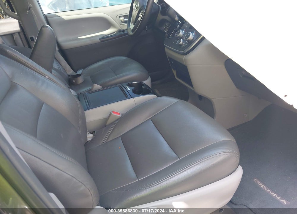 2017 TOYOTA SIENNA LE 8 PASSENGER VIN: 5TDKZ3DCXHS859352