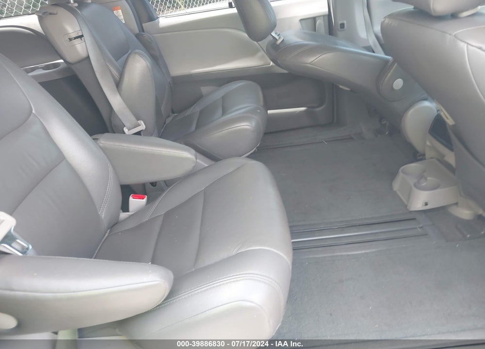 2017 TOYOTA SIENNA LE 8 PASSENGER VIN: 5TDKZ3DCXHS859352