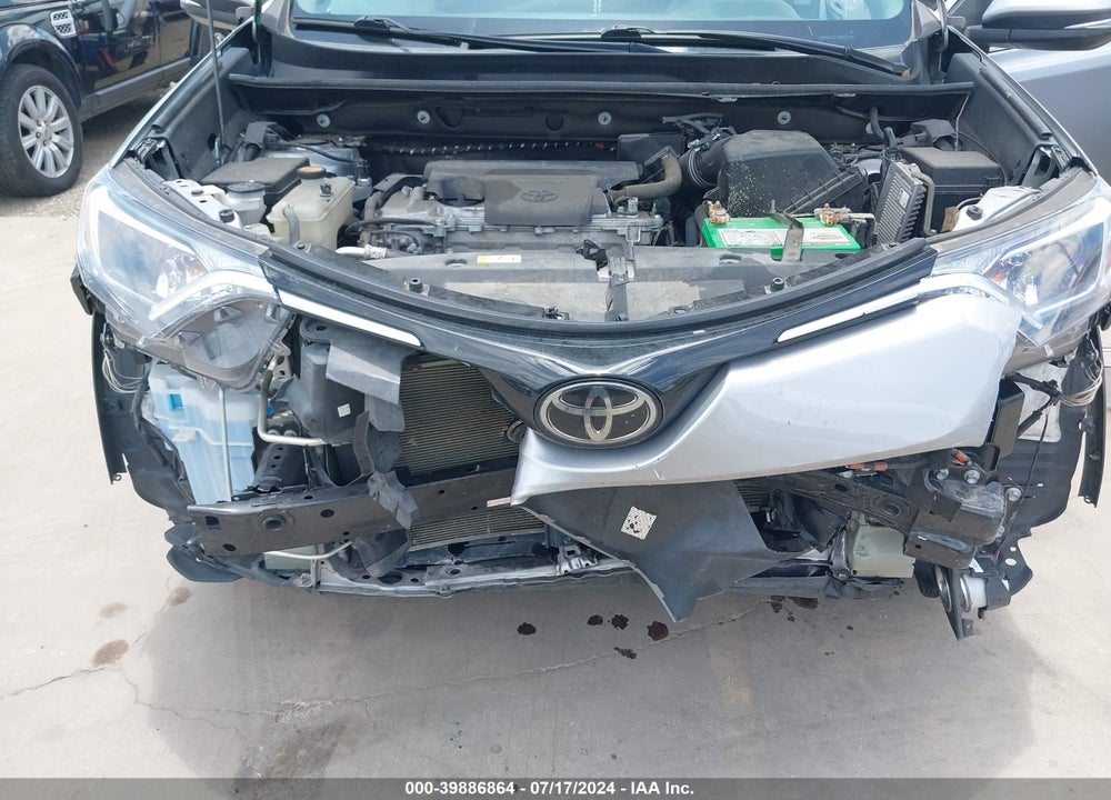 2018 TOYOTA RAV4 XLE VIN: 2T3WFREV6JW505085