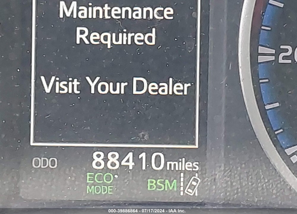 2018 TOYOTA RAV4 XLE VIN: 2T3WFREV6JW505085