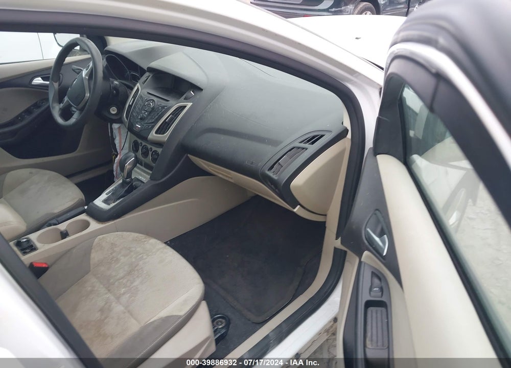 2014 FORD FOCUS SE VIN: 1FADP3F21EL166854