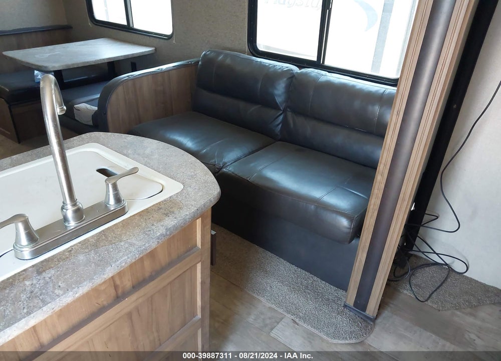 2018 GULFSTREAM KINGSPORT VIN: 1NL1G3320J1129957