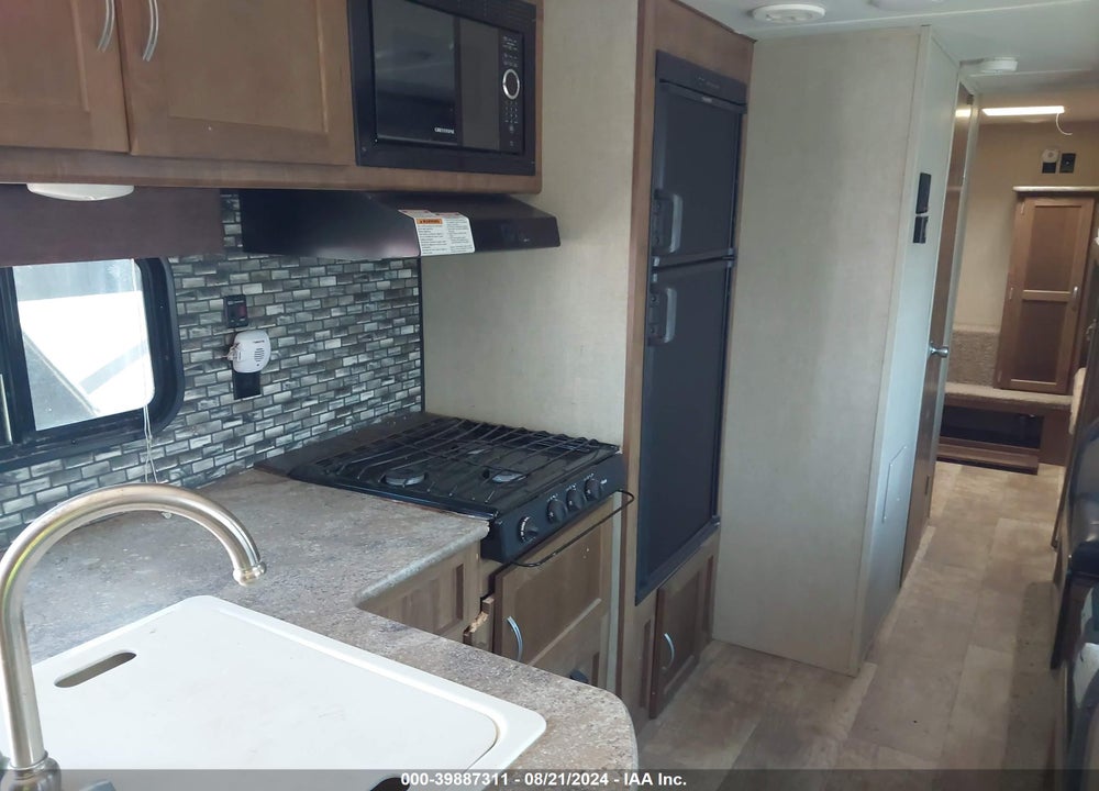 2018 GULFSTREAM KINGSPORT VIN: 1NL1G3320J1129957