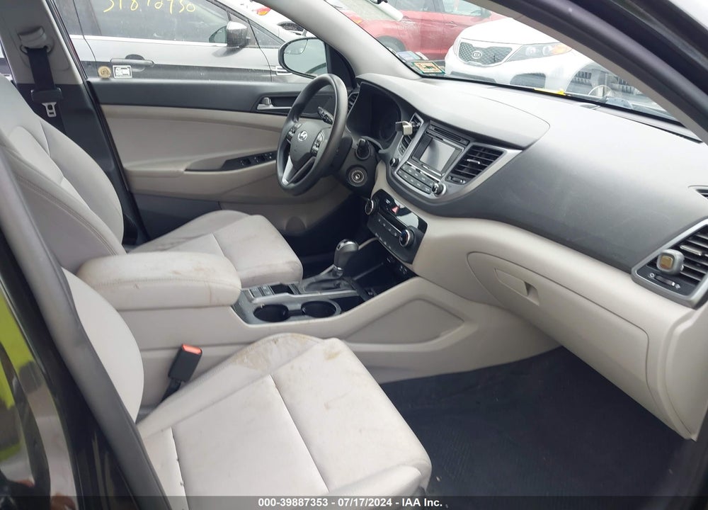 2017 HYUNDAI TUCSON SE VIN: KM8J3CA47HU516029