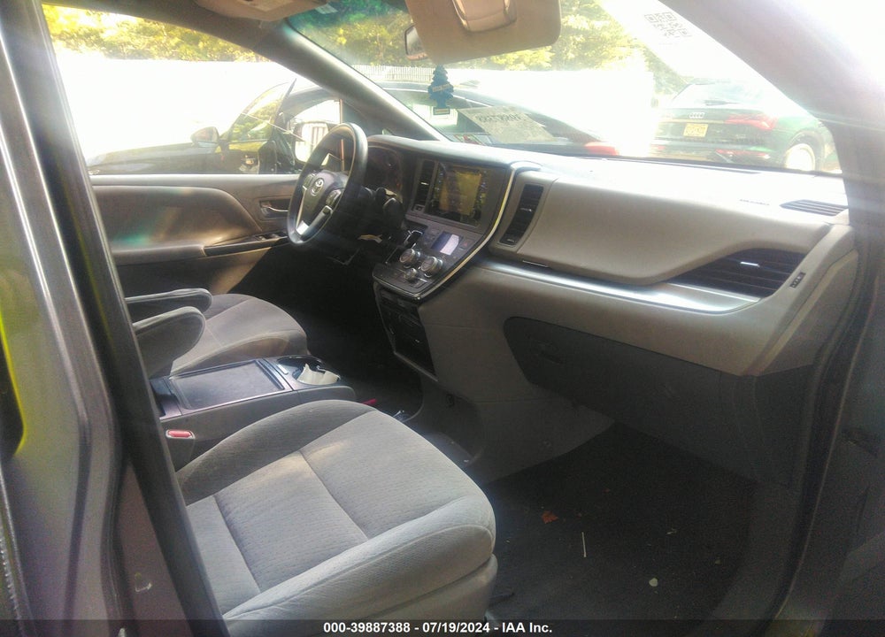 2015 TOYOTA SIENNA LE 8 PASSENGER VIN: 5TDKK3DC7FS625364
