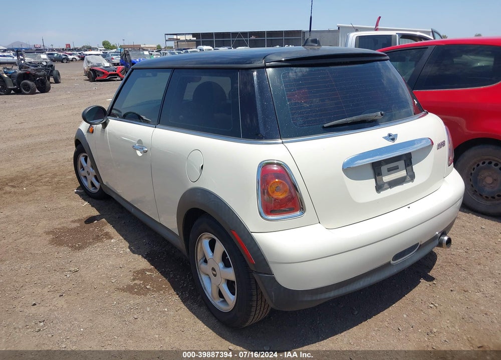 2008 MINI COOPER VIN: WMWMF33518TT62354