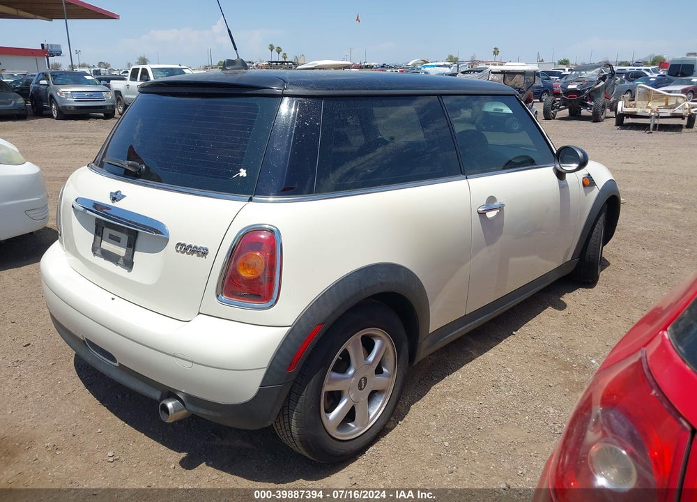 2008 MINI COOPER VIN: WMWMF33518TT62354