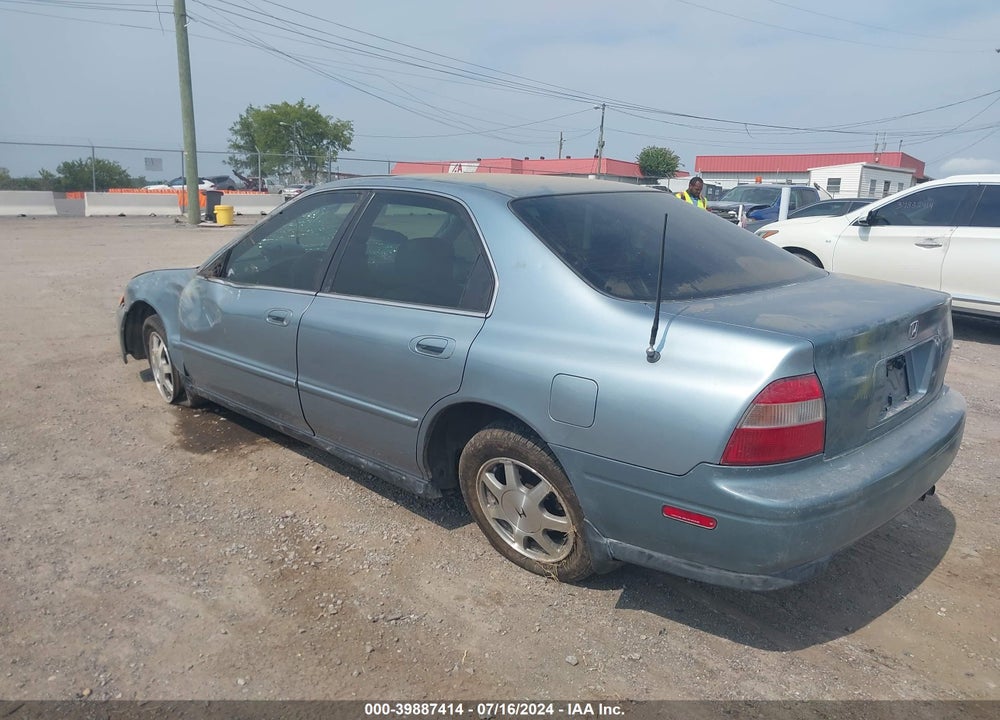 1994 HONDA ACCORD EX VIN: 1HGCD5667RA106805