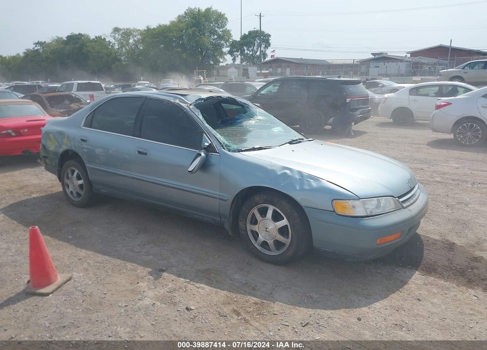 1994 HONDA ACCORD EX VIN: 1HGCD5667RA106805