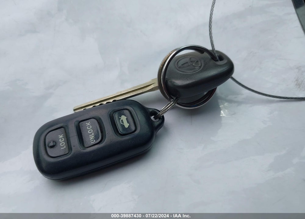 2002 TOYOTA CAMRY XLE V6 VIN: 4T1BF30K52U030158