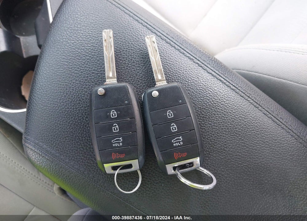 2015 KIA OPTIMA LX VIN: KNAGM4A72F5576610