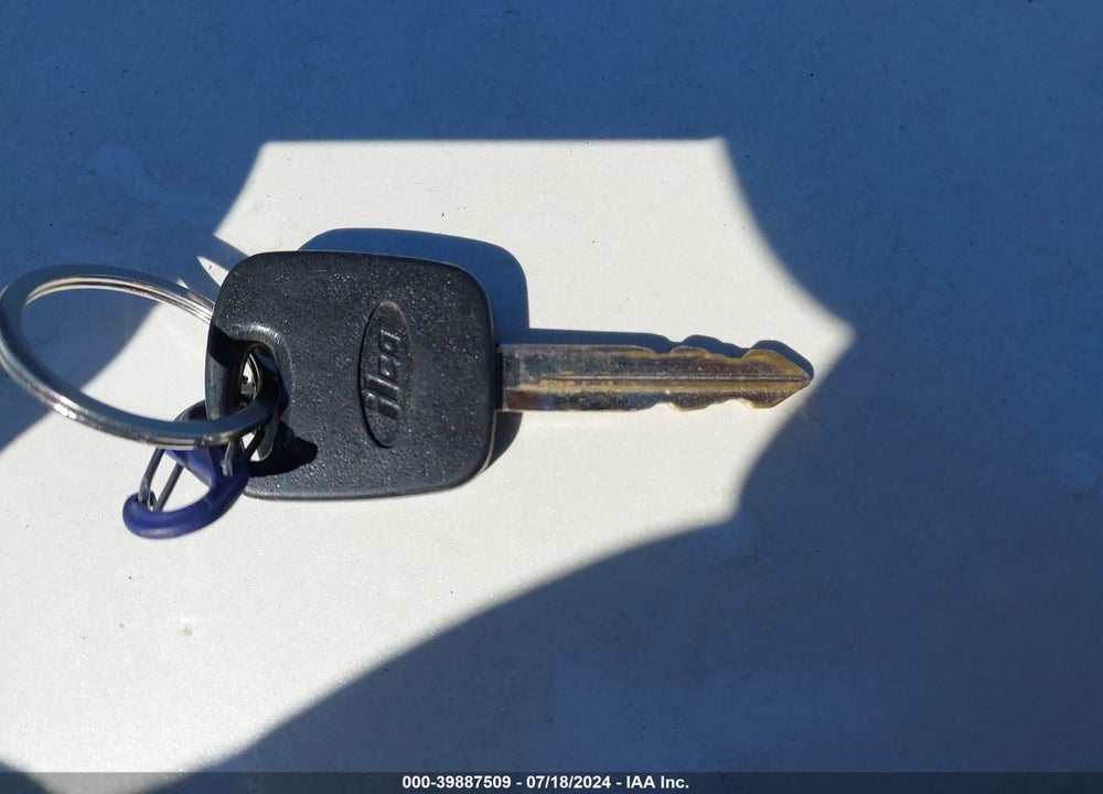 2002 FORD FOCUS LX VIN: 1FAFP33P82W263312
