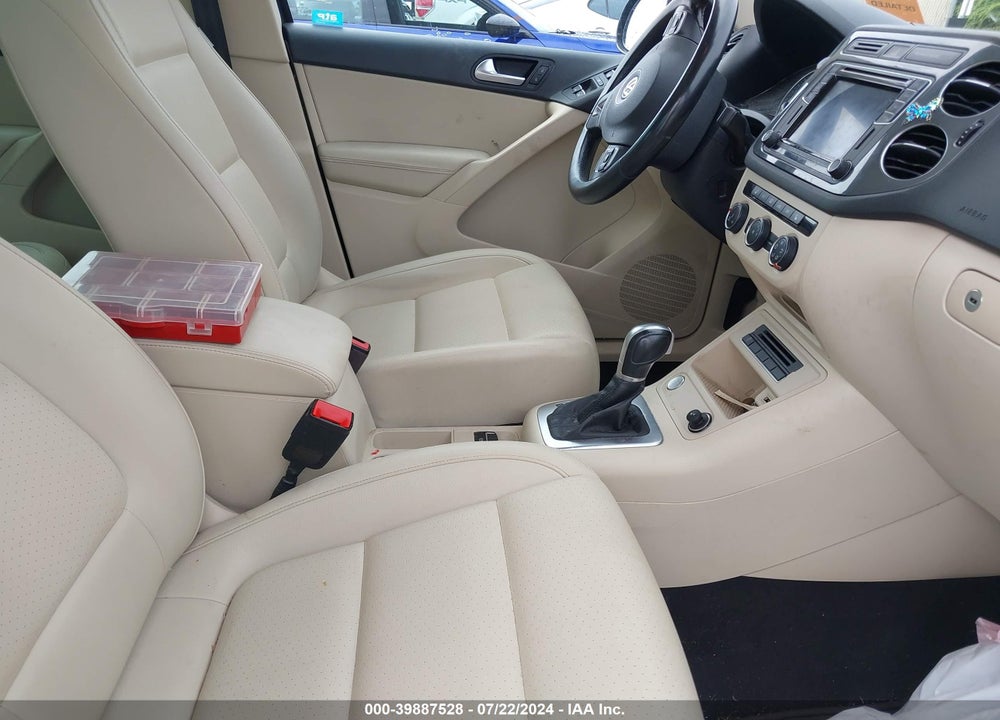 2016 VOLKSWAGEN TIGUAN SE VIN: WVGBV7AX0GW553443