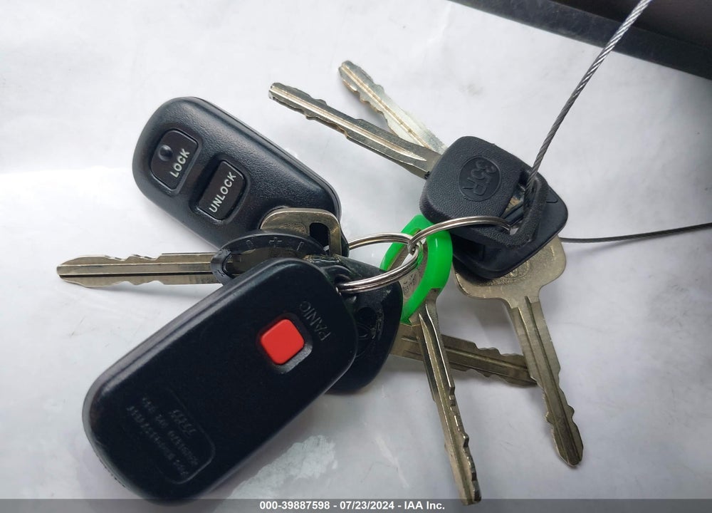 2000 TOYOTA SIENNA LE VIN: 4T3ZF13C1YU200135