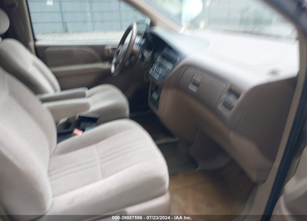 2000 TOYOTA SIENNA LE VIN: 4T3ZF13C1YU200135