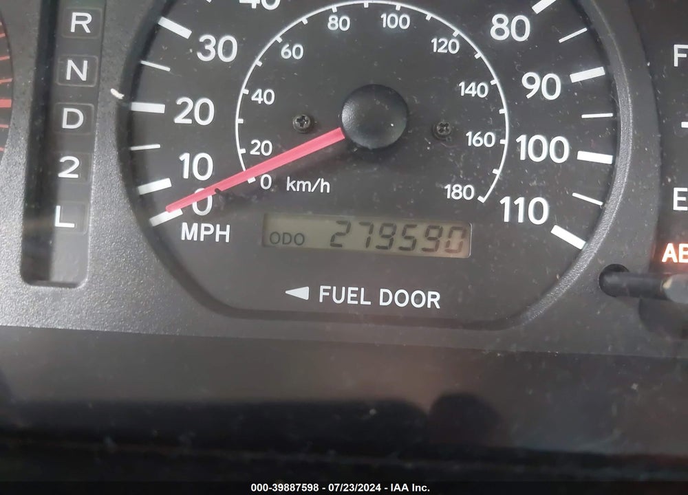 2000 TOYOTA SIENNA LE VIN: 4T3ZF13C1YU200135