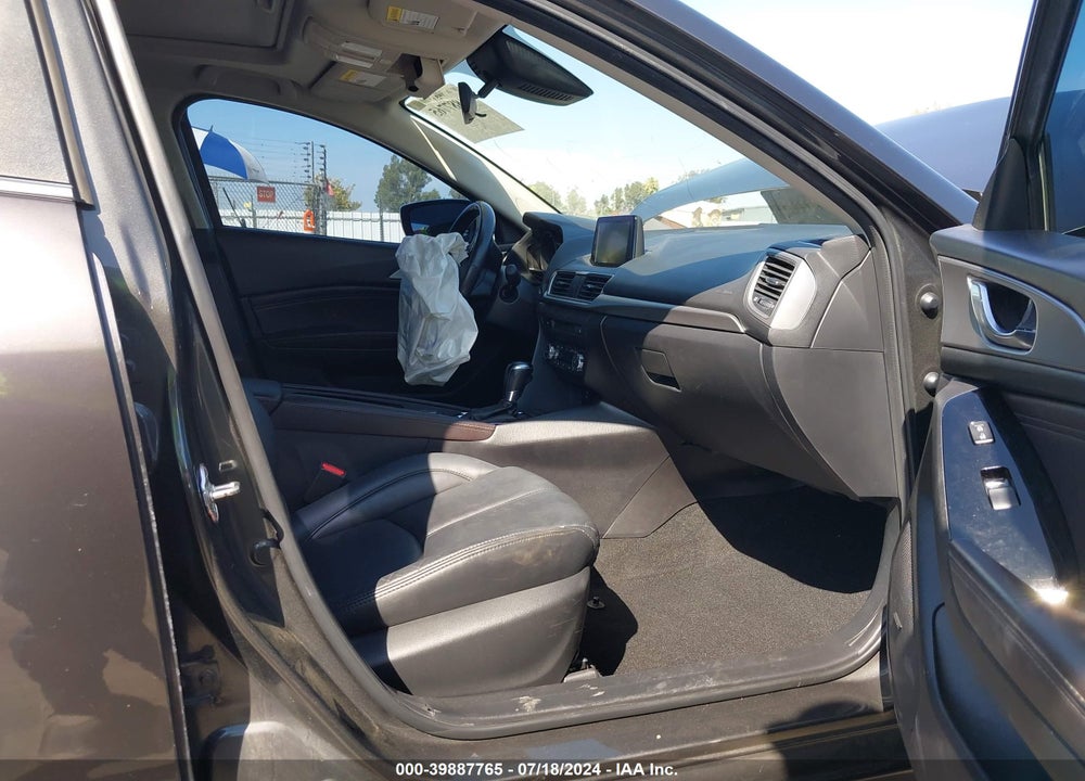 2018 MAZDA 3 TOURING VIN: 3MZBN1V32JM186185