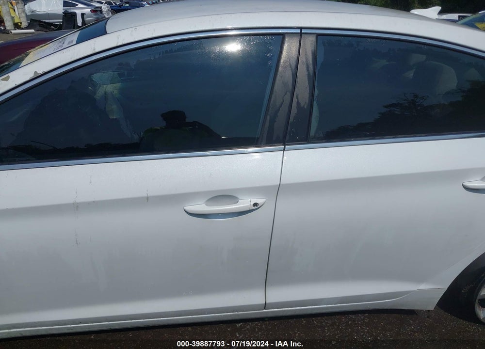 2015 HYUNDAI SONATA SE VIN: 5NPE24AF1FH209253