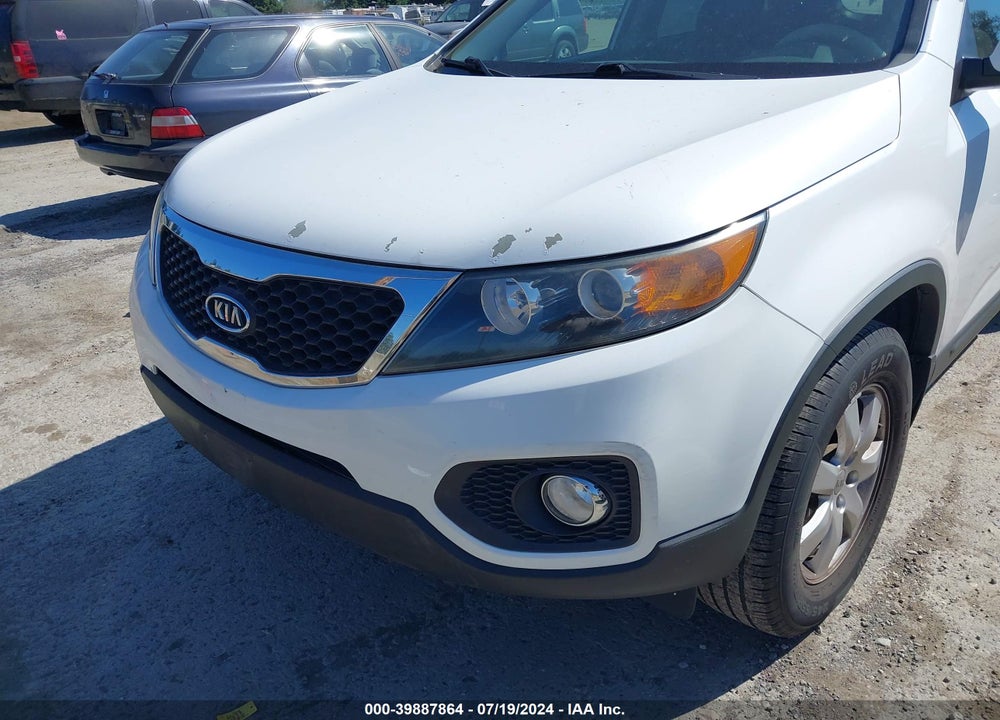 2013 KIA SORENTO LX VIN: 5XYKT3A60DG413251
