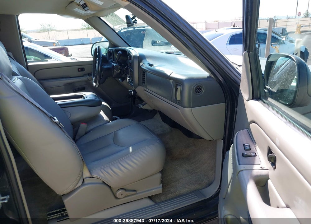 2005 CHEVROLET TAHOE LS VIN: 1GNEC13V55R143708