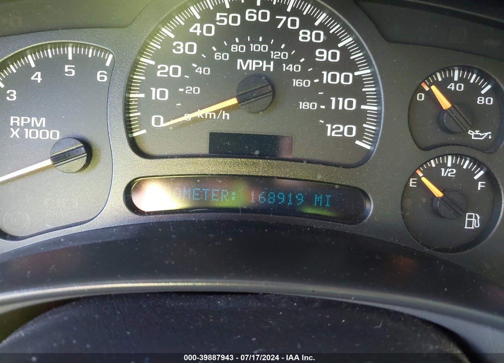 2005 CHEVROLET TAHOE LS VIN: 1GNEC13V55R143708